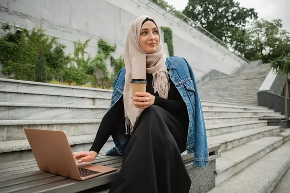Temukan ide outfit kuliah yang simple, nyaman, dan stylish untuk tampil percaya diri di kampus tanpa ribet setiap hari.
